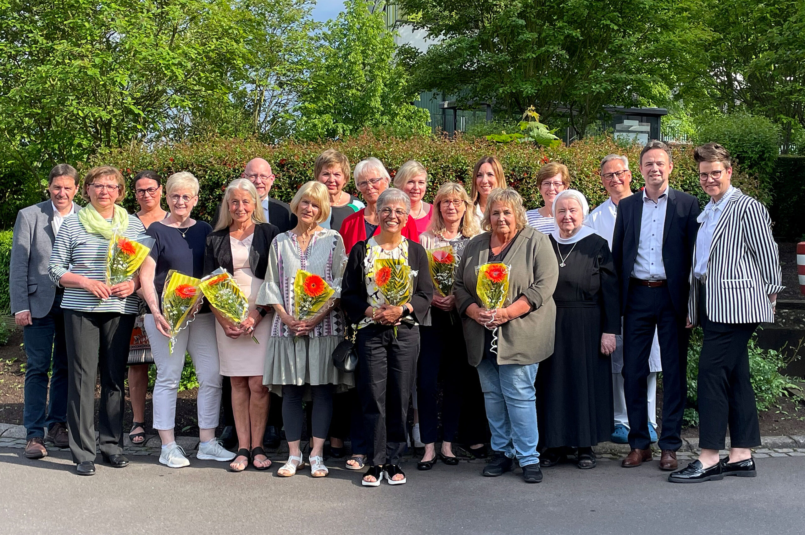 Herz-Jesu-Krankenhaus Fulda ehrt und feiert langjährige Betriebszugehörigkeit und Ruheständler